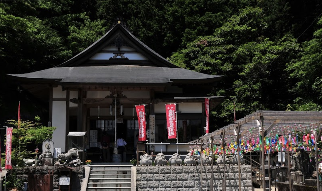 chizuru temple and the hundreds of wind chimes