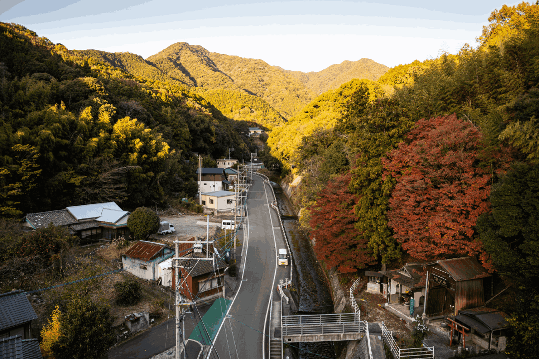 path to sasaguri temple chrispy travels japan